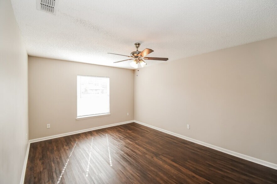 Building Photo - 9432 Harrier Ct