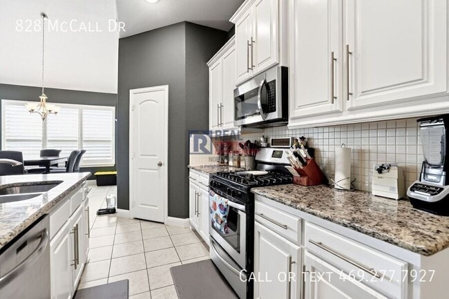 Building Photo - 828 McCall Dr