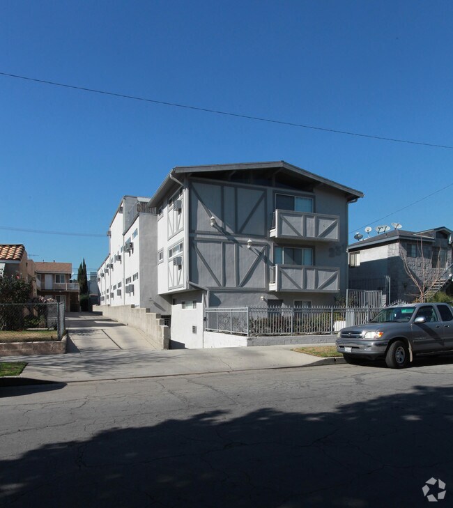 Building Photo - 231 W Tujunga Ave