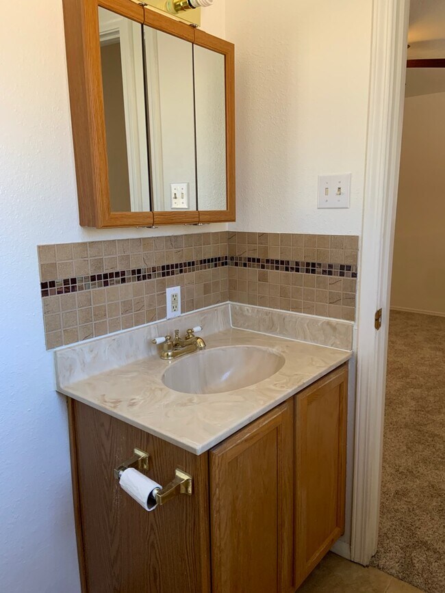 Building Photo - 12809 Mountain View Ave NE