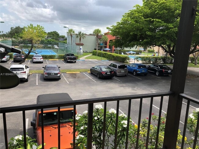 Building Photo - 10824 N Kendall Dr