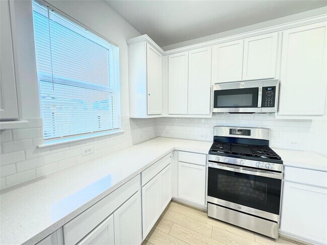 Building Photo - 21823 White Stone Creek Dr