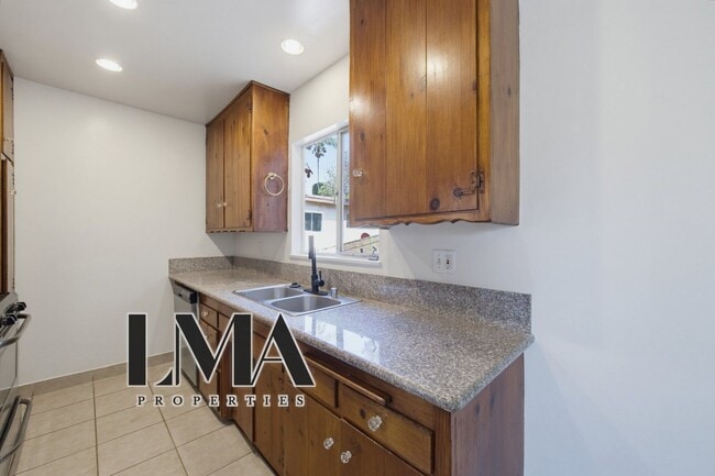Building Photo - 1453 Butler Ave
