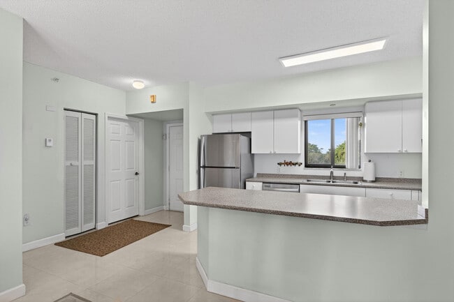 Building Photo - 2105 Lavers Cir