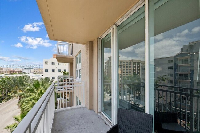 Building Photo - 2665 SW 37th Ave