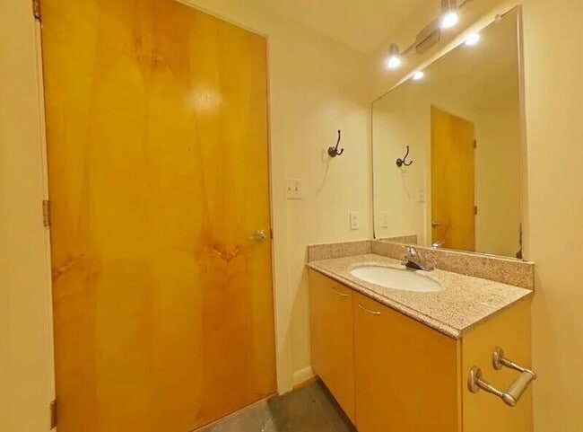 Building Photo - 1011 W Marshall St