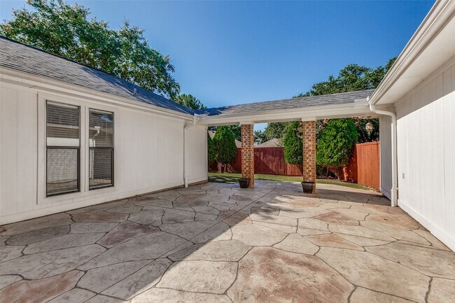 Building Photo - 4444 Hartford Dr