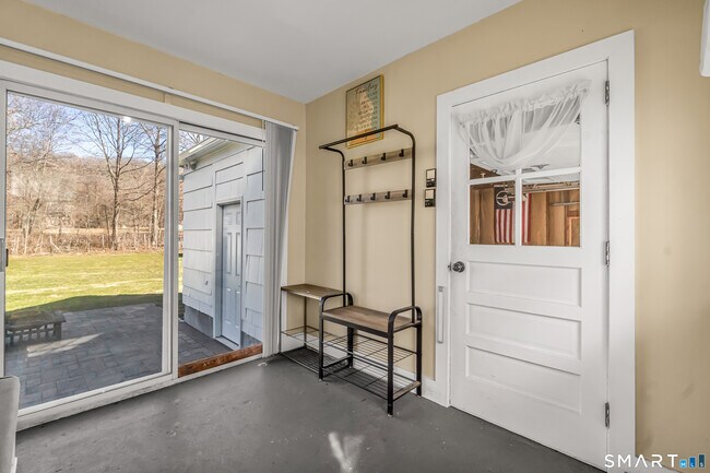 Building Photo - 466 High Hill Rd