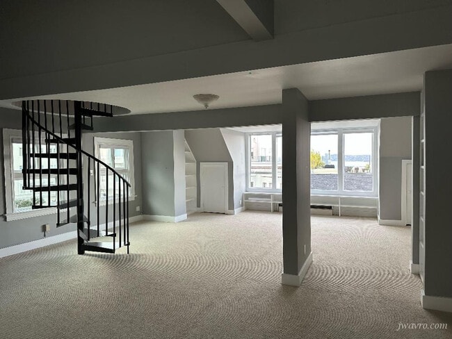 Building Photo - 2067 Green St