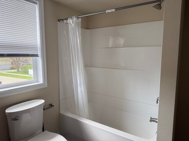 Building Photo - 825 N Spalding St