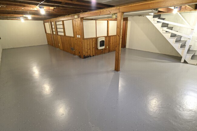 Building Photo - 9650 Cutler Dr