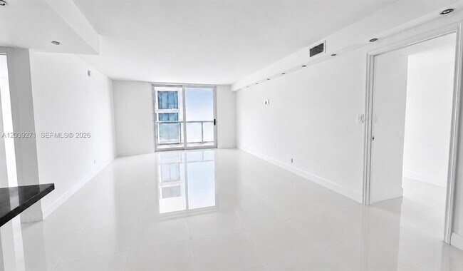 Building Photo - 6039 Collins Ave