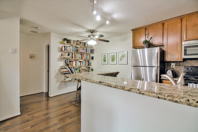 Building Photo - 3456 Castle Glen Dr