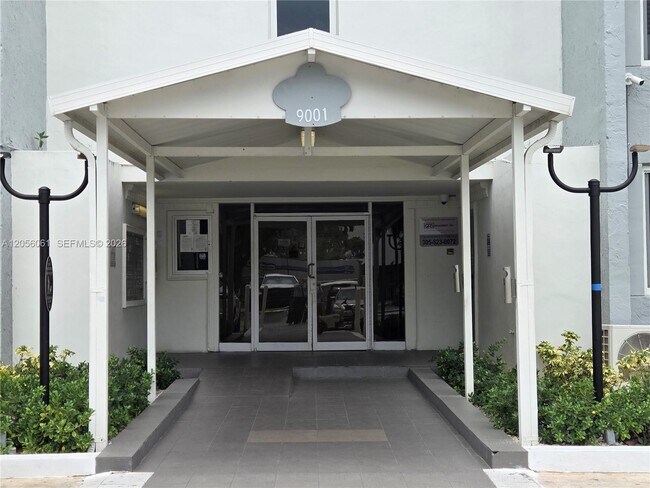 Building Photo - 9001 SW 77th Ave