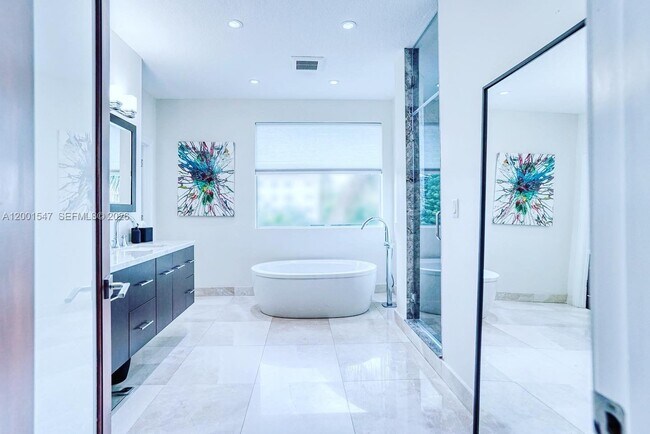 Building Photo - 13300 Biscayne Bay Terrace