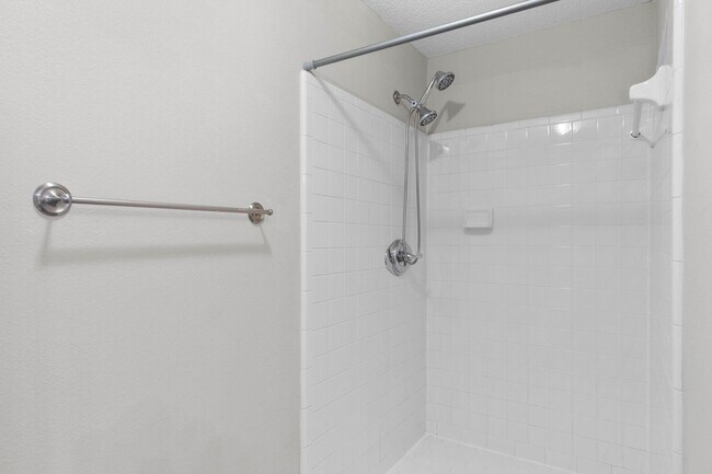 Building Photo - 504 Easy St