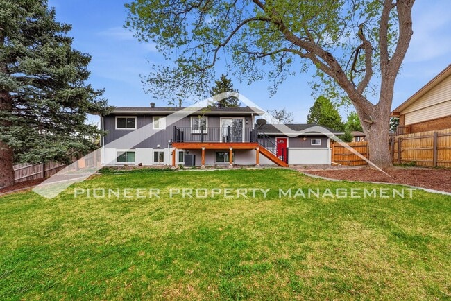 Building Photo - Gorgeous Home with Central AC and Fenced Yard
