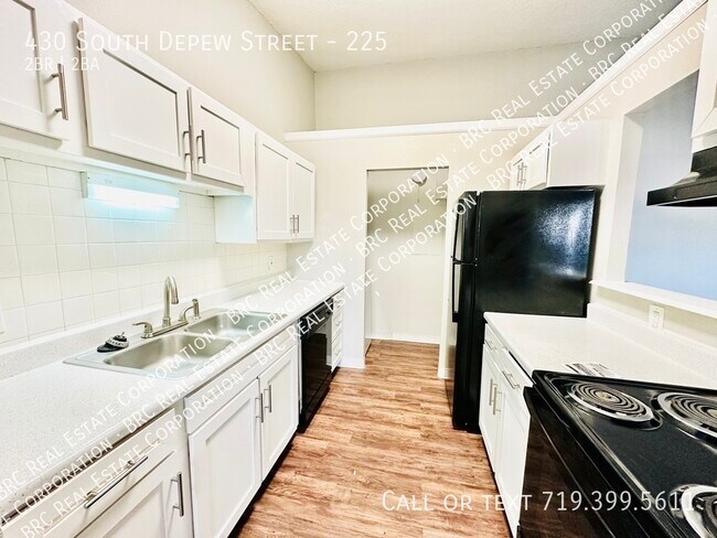Building Photo - 430 S Depew St