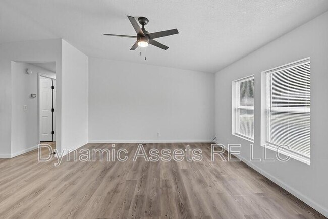 Building Photo - 405 Falletti St