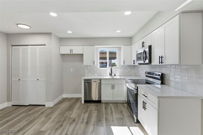 Building Photo - 3517 Rio Robles Dr