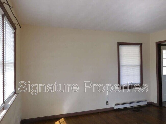 Building Photo - 13420 Crest Cir