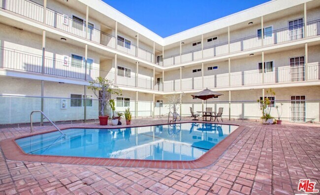 Building Photo - 9005 Cynthia St