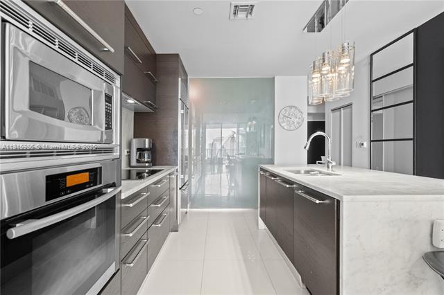 Building Photo - 900 Biscayne Blvd