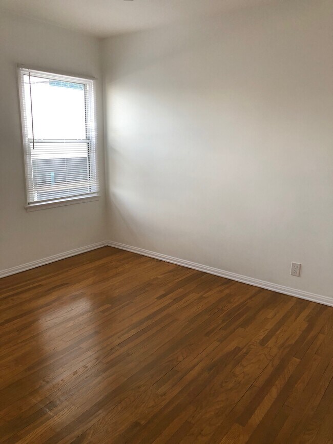 Building Photo - 1144 Rexford Dr