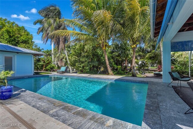 Building Photo - 795 18th Ave S