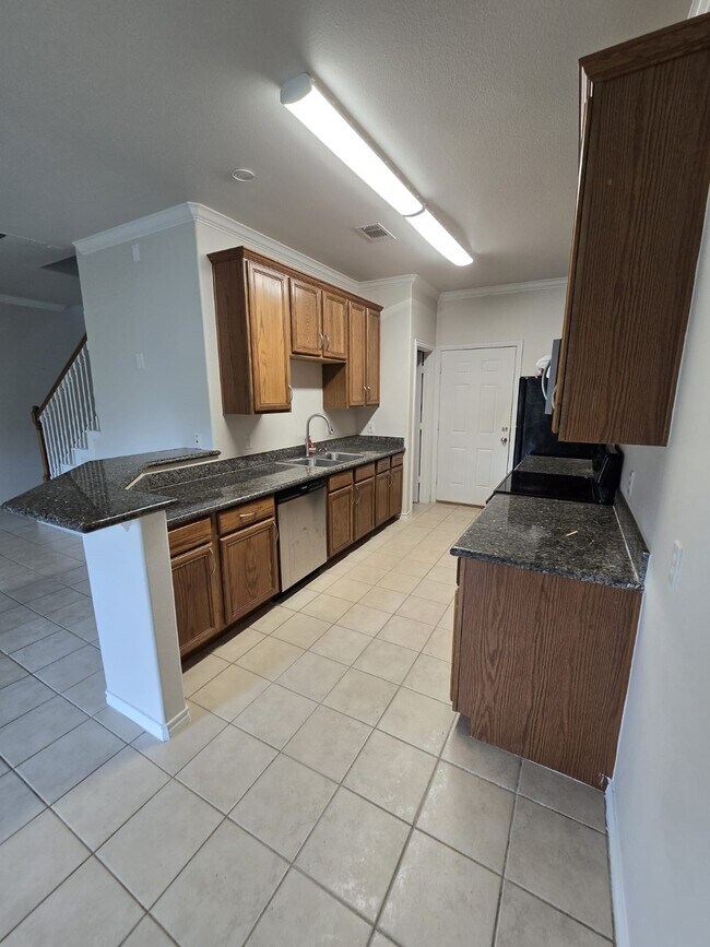Building Photo - 16020 Fountainview Dr