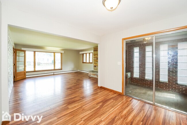 Building Photo - 150 E 272nd St