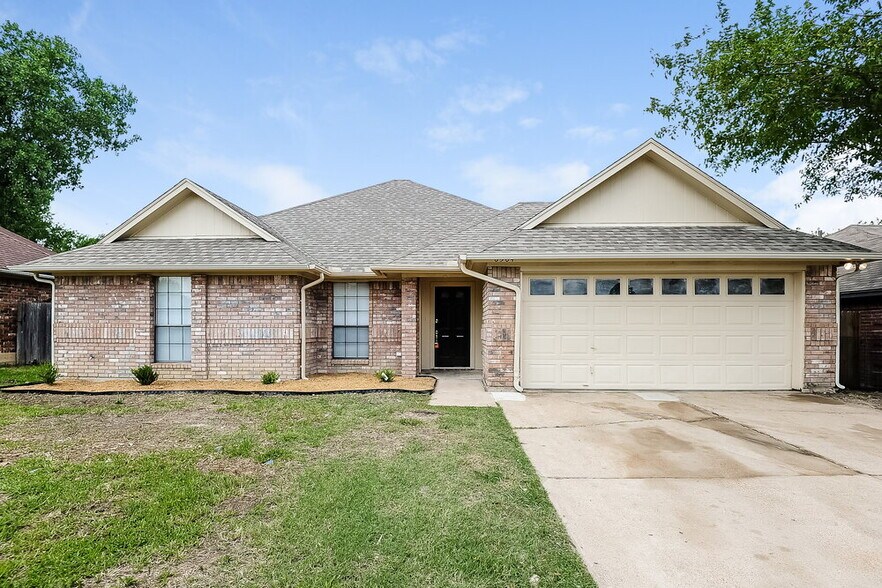 Primary Photo - 6504 Running Creek Dr