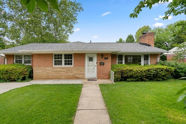 Building Photo - 4907 Elsmere Ave