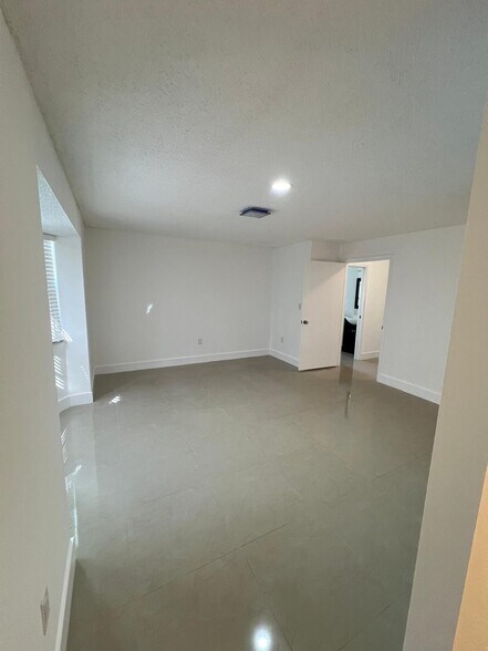 Building Photo - 1060 SW 111th Way