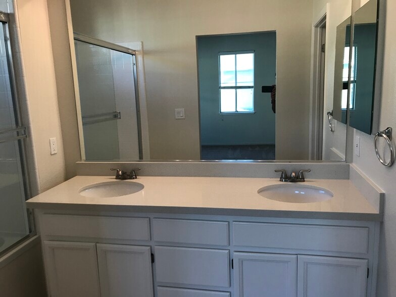 Remodeled bathroom - 318 Araglin Court