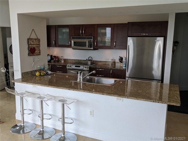 Primary Photo - 20000 E Country Club Dr