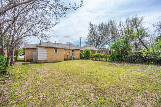 Building Photo - Updated 3 Bed - 1 Bath in Bethany!