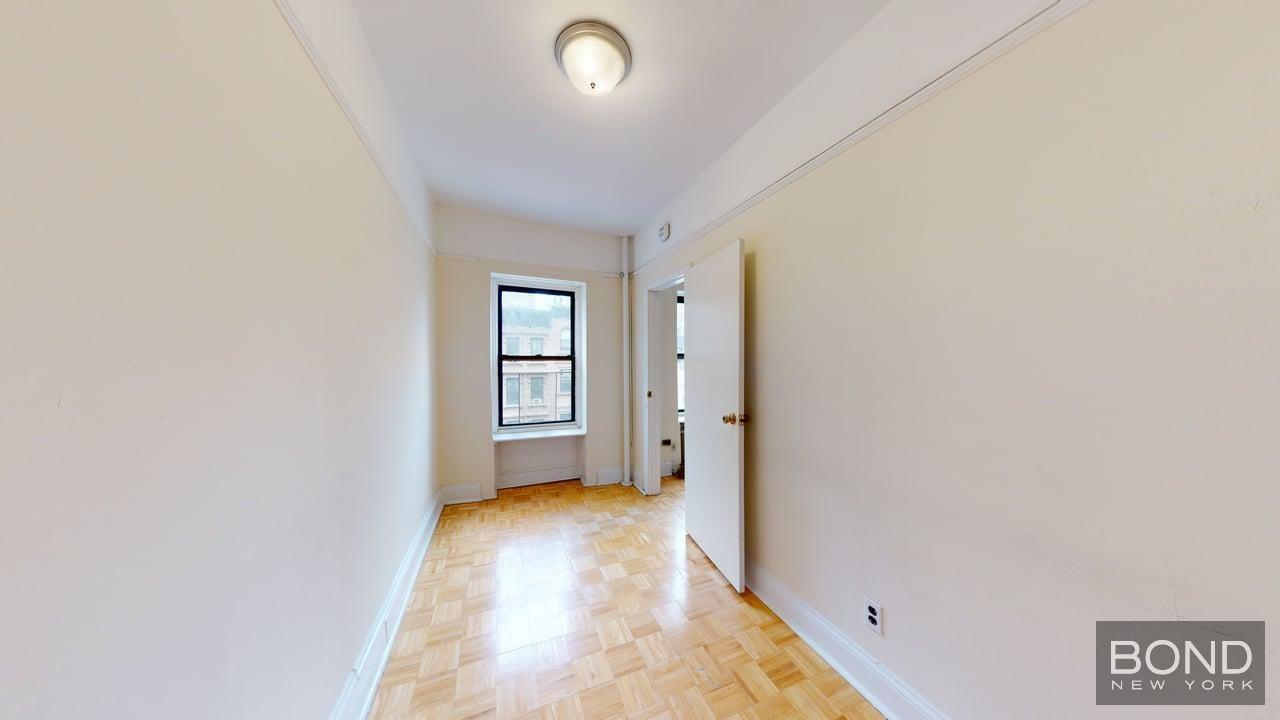 Building Photo - 799 Lexington Ave