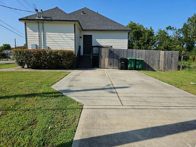 Building Photo - 4801 Wenda St