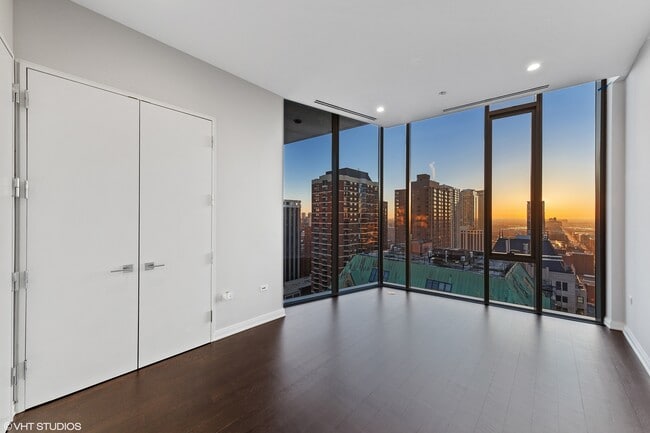 Building Photo - 4 E Elm St