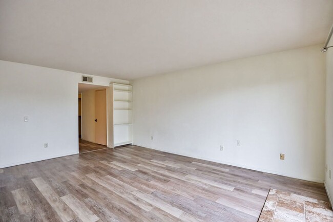 Building Photo - Spacious 3 Bedroom Home in La Mesa Woods