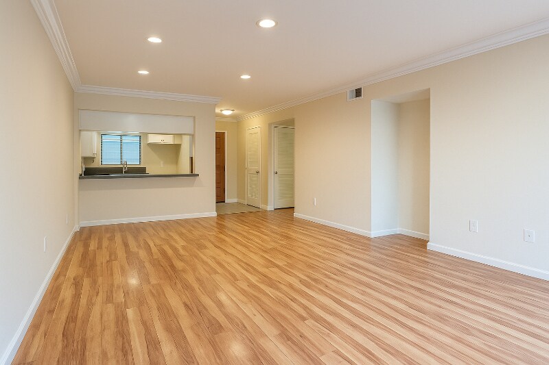 Primary Photo - 700 Palm Dr