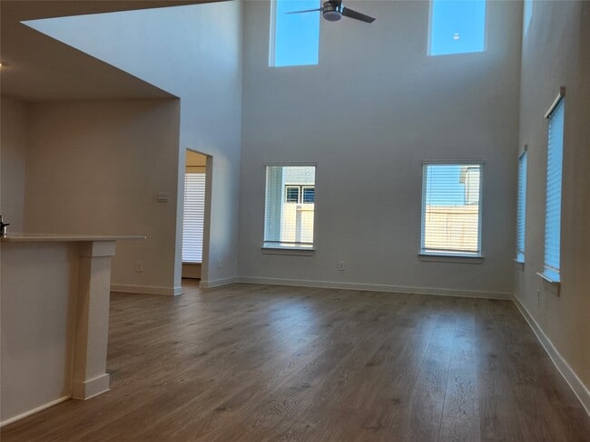 Building Photo - 30622 Wicklow Gdns Dr