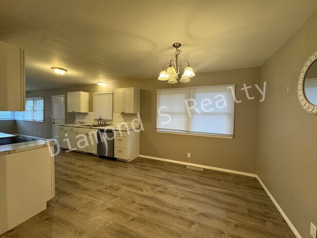 Building Photo - 2202 S Prospect Ct