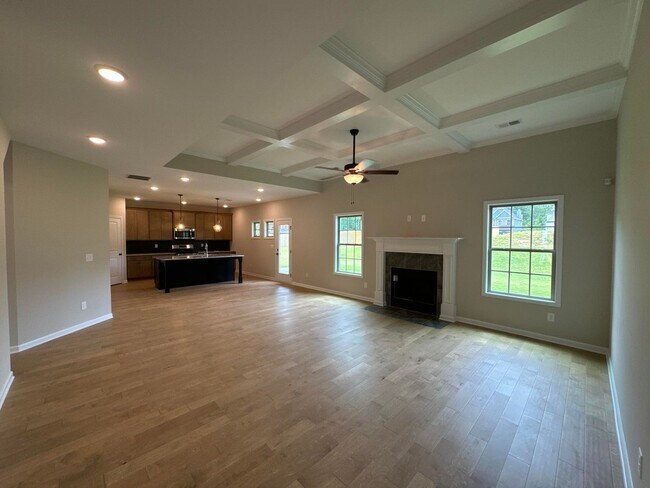 Building Photo - 5 Bedroom 3 Bathroom House