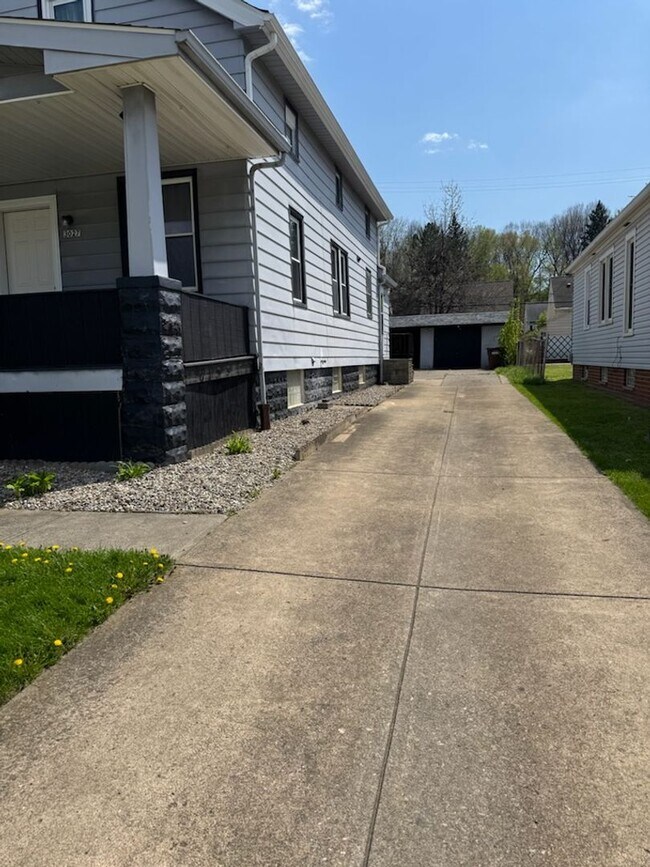 Building Photo - 3027 Fortune Ave