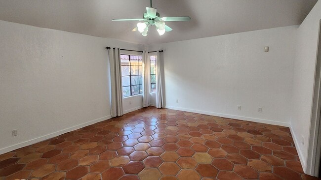 Building Photo - 41489 Woodhaven Dr W