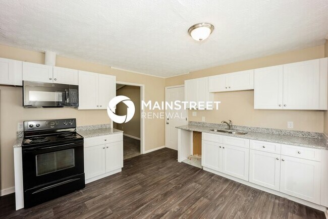 Building Photo - 3 Bedroom Pet-Friendly Home in RIVERDALE, ...