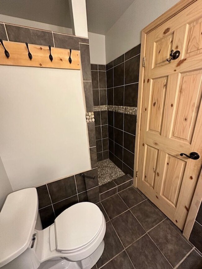 Building Photo - Lovely multi level home available now for ...