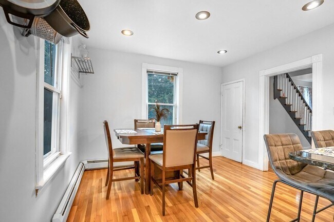 Building Photo - 5 Gordon Pl